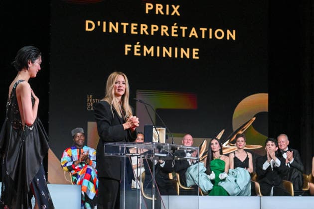 79ème Festival International du Film de Cannes Ceremonie de cloture 79th International Cannes Film Festival Closing Ceremony Prix dinterpretation feminine pour les actrices du film Soudain Best actress award 456713 2026 05 23 France Efira, Virginie Okamoto, Tao  Copyright: xSergexArnalx xStarfacex STAR_456713_055