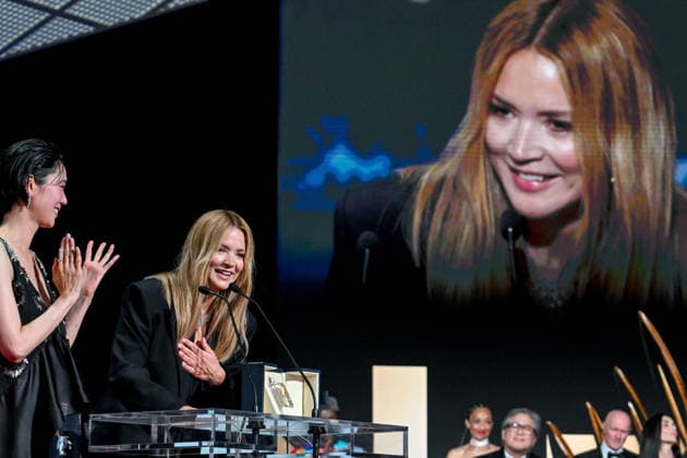 79ème Festival International du Film de Cannes Ceremonie de cloture 79th International Cannes Film Festival Closing Ceremony Prix dinterpretation feminine pour les actrices du film Soudain Best actress award 456713 2026 05 23 France Efira, Virginie Okamoto, Tao  Copyright: xSergexArnalx xStarfacex STAR_456713_059