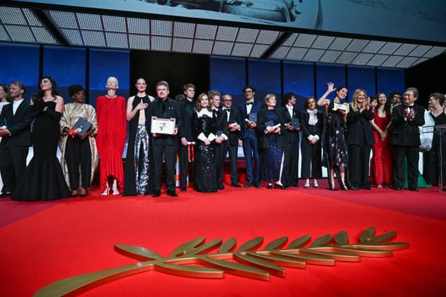 79ème Festival International du Film de Cannes Ceremonie de cloture 79th International Cannes Film Festival Closing Ceremony 456713 2026 05 23 France Mungiu, Cristian Swinton, Tilda Reinsve, Renate Stan, Sebastian Okamoto, Tao Efira, Virginie Campagne, Valentin Macchia, Emmanuel Labaki, Nadine Dusabejambo, Marie Clémentine Huppert, Isabelle Grisebach, Valeska Park, Chan Wook  Copyright: xSergexArnalx xStarfacex STAR_456713_110