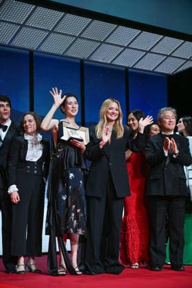79ème Festival International du Film de Cannes Ceremonie de cloture 79th International Cannes Film Festival Closing Ceremony 456713 2026 05 23 France Okamoto, Tao Efira, Virginie Park, Chan Wook  Copyright: xSergexArnalx xStarfacex STAR_456713_113