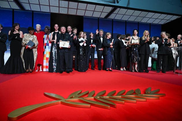 79ème Festival International du Film de Cannes Ceremonie de cloture 79th International Cannes Film Festival Closing Ceremony 456713 2026 05 23 France Mungiu, Cristian Swinton, Tilda Reinsve, Renate Stan, Sebastian Okamoto, Tao Efira, Virginie Park, Chan Wook Campagne, Valentin Dusabejambo, Marie Clémentine Macchia, Emmanuel Labaki, Nadine de Bankolé, Isaac Huppert, Isabelle Pawlikowski, Pawel  Copyright: xSergexArnalx xStarfacex STAR_456713_114