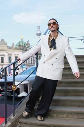 Staatoper für alle 2026, Empfang Julian Daynov Staatsoper Für alle 2026, Roter Teppich an der Staatsoper unter den Linden, Bebelplatz, Berlin, Datum: 23.05.2026 *** State Opera for All 2026, Reception Julian Daynov State Opera For All 2026, Red Carpet at the State Opera Unter den Linden, Bebelplatz, Berlin, Date 23 05 2026 Copyright: xEventpress Kratschx