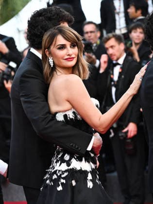 IPA85011914 - Cannes, 79th Cannes Film Festival 2026 - Final Evening - Red Carpet Closing Ceremony. Pictured are Javier Ambrossi, PenÃ lope Cruz, Javier Calvo  Copyright: xSimonexComix xPoolxPhotoxEventsx07x 85011914