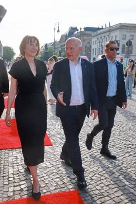 Staatoper für alle 2026, Empfang Elisabeth Sobotka, Kai Wegner Staatsoper Für alle 2026, Roter Teppich an der Staatsoper unter den Linden, Bebelplatz, Berlin, Datum: 23.05.2026 *** State Opera for All 2026, Reception Elisabeth Sobotka, Kai Wegner State Opera For All 2026, Red Carpet at the State Opera Unter den Linden, Bebelplatz, Berlin, Date 23 05 2026 Copyright: xEventpress Kratschx