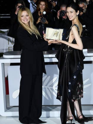 IPA85012493 - Cannes, 79th Cannes Film Festival 2026 - Golden Palm Photocall - The awardees. Pictured: Tao Okamoto and Virginie Efira  Copyright: xTerenghi Ipa-Agency.netx xPoolxPhotoxEventsx07x 85012493