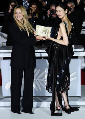 IPA85012498 - Cannes, 79th Cannes Film Festival 2026 - Golden Palm Photocall - The awardees. Pictured: Tao Okamoto and Virginie Efira  Copyright: xTerenghi Ipa-Agency.netx xPoolxPhotoxEventsx07x 85012498