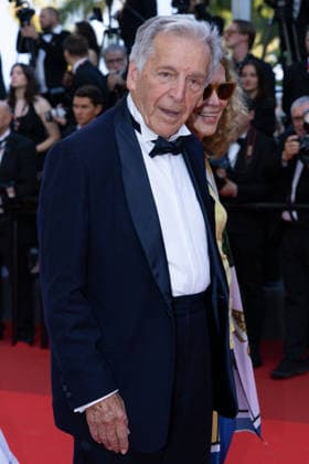 Constantin Costa Gavras et sa femme Michèle Ray Gavras Montée des marches pour la cérémonie de clôture du 79ème Festival International du Film de Cannes, le 23 mai 2026 Olivier Borde Bestimage Red carpet for the closing ceremony of the 79th Cannes International Film Festival Opening ceremony on May 23, 2026 Cannes France  Copyright: xOLIVIERxBORDEx xBESTIMAGExOLIVIERxBORDEx xBESTIMAGEx