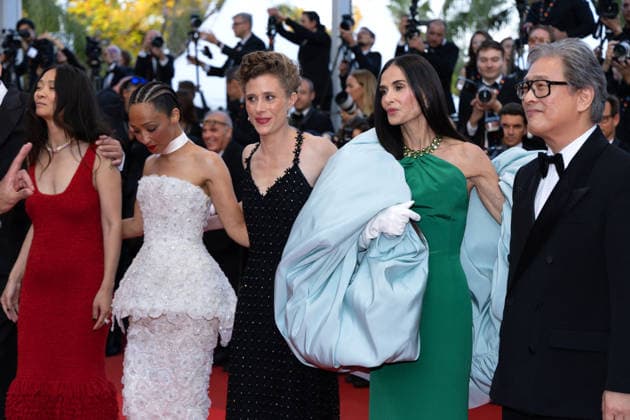 Chloé Zhao, Ruth Negga, Laura Wandel, Demi Moore et Park Chan wook Montée des marches pour la cérémonie de clôture du 79ème Festival International du Film de Cannes, le 23 mai 2026 Olivier Borde Bestimage Red carpet for the closing ceremony of the 79th Cannes International Film Festival Opening ceremony on May 23, 2026 Cannes France  Copyright: xOLIVIERxBORDEx xBESTIMAGExOLIVIERxBORDEx xBESTIMAGEx