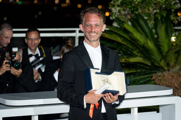 Palme d Or winners photocall at the 79th Cannes Film Festival at Palais des Festivals in Cannes, France on 23 May 2026. Emmanuel Marre poses with the Best Screenplay Award for A Man Of His Time during the Palme d Or winners photocall at the 79th Cannes Film Festival at Palais des Festivals in Cannes, France on 23 May 2026., Credit:Stefano Costantino TTL Stefano Costantino Avalon France, Cannes  Copyright: xStefanoxCostantinoxTTLx xStefanoxCostantinox xAvalonx 1104761211