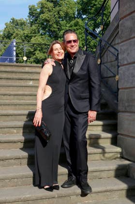 Staatsoper für Alle, Ankunft zu Nabucco vor der Staatsoper, Berlin, 23.05.2026 Sascha Vollmer und Julia Röntgen bei der Ankunft zu Staatsoper für Alle - Giuseppe Verdis Oper Nabucco auf dem Bebelplatz in Berlin am 23.5.2026. Berlin Staatsoper Unter den Linden *** Staatsoper für Alle, Arrival for Nabucco in front of the Staatsoper, Berlin, 23 05 2026 Sascha Vollmer and Julia Röntgen arriving for Staatsoper für Alle Giuseppe Verdis opera Nabucco at Bebelplatz in Berlin on 23 5 2026 Berlin Staatsoper Unter den Linden Copyright: xAnitaxBuggex