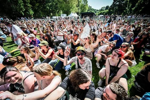 Das Pfingst Open Air Essen-Werden geht in die 41. Runde. Bei sommerlichem Wetter feierten 10000 Menschen das Musikfestival. Das Festival ist umsonst und draußen. Drei Bühnen auf dem Gelände im Löwental wurden bespielt. ** NUR FÜR REDAKTIONELLE ZWECKE ** EDITORIAL USE ONLY **<p>Hauptbühne: Jonny Mahoro am Samstag, dem 23 05 2026. Das Pfingst Open Air Essen-Werden geht in die 41. Runde. Bei sommerlichem Wetter feierten 10000 Menschen das Musikfestival. Das Festival ist umsonst und draußen. Drei Bühnen auf dem Gelände im Löwental wurden bespielt. Deutschland NRW Essen Copyright: KerstinxKokoska *** The Pfingst Open Air Essen Werden enters its 41st round In summery weather, 10000 people celebrated the music festival The festival is Copyright: KerstinxKokoska doc85z5cefzx55184rkyqmr ,EDITORIAL USE ONLY
