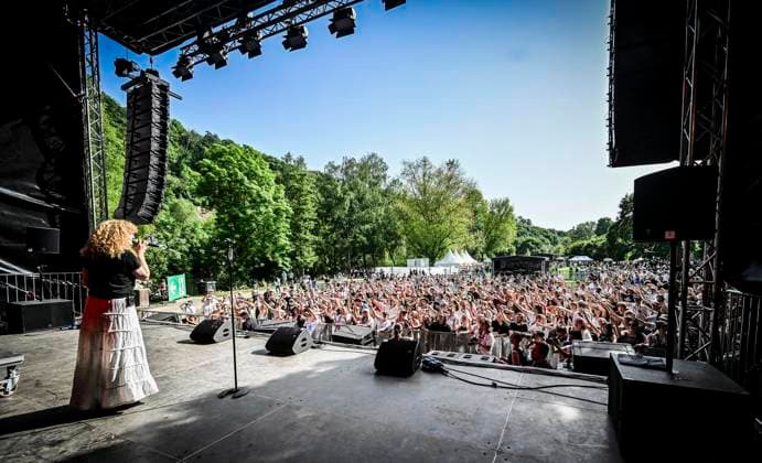Das Pfingst Open Air Essen-Werden geht in die 41. Runde. Bei sommerlichem Wetter feierten 10000 Menschen das Musikfestival. Das Festival ist umsonst und draußen. Drei Bühnen auf dem Gelände im Löwental wurden bespielt. ** NUR FÜR REDAKTIONELLE ZWECKE ** EDITORIAL USE ONLY **<p>Hauptbühne : Emma Rose am Samstag, dem 23 05 2026. Das Pfingst Open Air Essen-Werden geht in die 41. Runde. Bei sommerlichem Wetter feierten 10000 Menschen das Musikfestival. Das Festival ist umsonst und draußen. Drei Bühnen auf dem Gelände im Löwental wurden bespielt. Deutschland NRW Essen Copyright: KerstinxKokoska *** The Pfingst Open Air Essen Werden enters its 41st round In summery weather, 10,000 people celebrated the music festival Das Festival ist Copyright: KerstinxKokoska doc85z5dbrrvthwhvd2e8n ,EDITORIAL USE ONLY