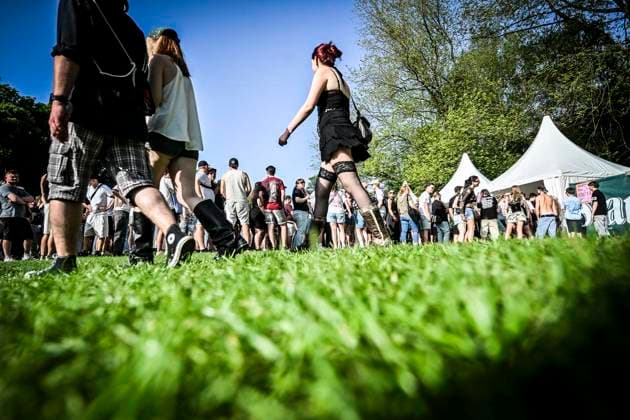 Das Pfingst Open Air Essen-Werden geht in die 41. Runde. Bei sommerlichem Wetter feierten 10000 Menschen das Musikfestival. Das Festival ist umsonst und draußen. Drei Bühnen auf dem Gelände im Löwental wurden bespielt. ** NUR FÜR REDAKTIONELLE ZWECKE ** EDITORIAL USE ONLY **<p>Schlanegn an Getränke Ständen am Samstag, dem 23 05 2026. Das Pfingst Open Air Essen-Werden geht in die 41. Runde. Bei sommerlichem Wetter feierten 10000 Menschen das Musikfestival. Das Festival ist umsonst und draußen. Drei Bühnen auf dem Gelände im Löwental wurden bespielt. Deutschland NRW Essen Copyright: KerstinxKokoska *** The Pfingst Open Air Essen Werden enters its 41st round In summery weather, 10000 people celebrated the music festival The festi Copyright: KerstinxKokoska doc85z5e8u1lg58vs0vjrw ,EDITORIAL USE ONLY