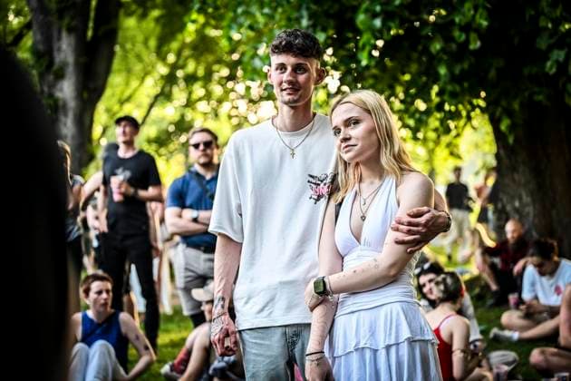 Das Pfingst Open Air Essen-Werden geht in die 41. Runde. Bei sommerlichem Wetter feierten 10000 Menschen das Musikfestival. Das Festival ist umsonst und draußen. Drei Bühnen auf dem Gelände im Löwental wurden bespielt. ** NUR FÜR REDAKTIONELLE ZWECKE ** EDITORIAL USE ONLY **<p>Hauptbühne: Jassin am Samstag, dem 23 05 2026. Das Pfingst Open Air Essen-Werden geht in die 41. Runde. Bei sommerlichem Wetter feierten 10000 Menschen das Musikfestival. Das Festival ist umsonst und draußen. Drei Bühnen auf dem Gelände im Löwental wurden bespielt. Deutschland NRW Essen Copyright: KerstinxKokoska *** The Pfingst Open Air Essen Werden enters its 41st round In summery weather, 10000 people celebrated the music festival The festival is free Copyright: KerstinxKokoska doc85z5f75bqljsjvifqll ,EDITORIAL USE ONLY