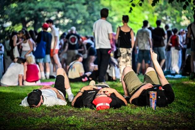 Das Pfingst Open Air Essen-Werden geht in die 41. Runde. Bei sommerlichem Wetter feierten 10000 Menschen das Musikfestival. Das Festival ist umsonst und draußen. Drei Bühnen auf dem Gelände im Löwental wurden bespielt. ** NUR FÜR REDAKTIONELLE ZWECKE ** EDITORIAL USE ONLY **<p>Menschen feiern beim Pfingst Open Air am Samstag, dem 23 05 2026. Das Pfingst Open Air Essen-Werden geht in die 41. Runde. Bei sommerlichem Wetter feierten 10000 Menschen das Musikfestival. Das Festival ist umsonst und draußen. Drei Bühnen auf dem Gelände im Löwental wurden bespielt. Deutschland NRW Essen Copyright: KerstinxKokoska *** The Pfingst Open Air Essen Werden enters its 41st round In summery weather, 10000 people celebrated the music festival The Copyright: KerstinxKokoska doc85z5g2xnh4m15rbd1qmq ,EDITORIAL USE ONLY