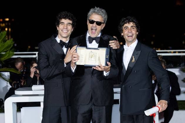 Pawel Pawlikowski Prix de la mise en scène pour le film Fatherland entouré de Javier Calvo, Javier Ambrossi prix de la mise en scène pour le film La Bola Negra Photocall of the winners of the 79th Cannes International Film Festival On may 23th 2026 Jacovides Moreau Bestimage Photocall of the winners of the 79th Cannes International Film Festival On may 23th 2026 Cannes France  Copyright: xJACOVIDES-MOREAUx xBESTIMAGExJACOVIDES-MOREAUx xBESTIMAGEx