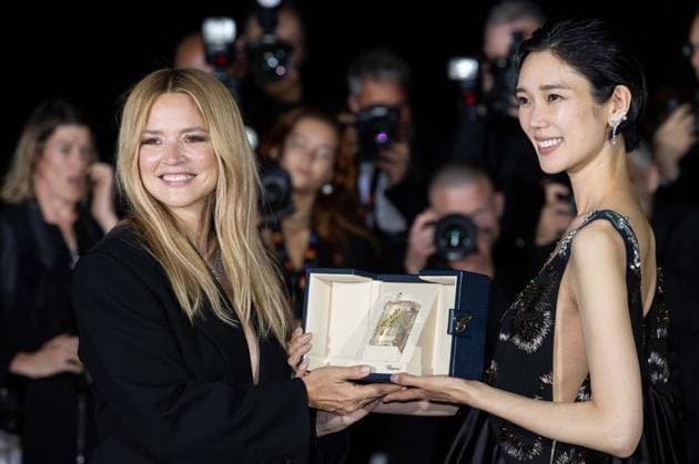 Virginie Efira, Ryusuke Hamaguchi Prix dinterprétation féminine pour le film Soudain Photocall of the winners of the 79th Cannes International Film Festival On may 23th 2026 Jacovides Moreau Bestimage Photocall of the winners of the 79th Cannes International Film Festival On may 23th 2026 Cannes France  Copyright: xJACOVIDES-MOREAUx xBESTIMAGExJACOVIDES-MOREAUx xBESTIMAGEx