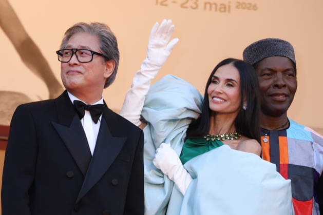 79eme Festival International du Film de Cannes Montee des marches de cloture 79th Cannes Film Festival Red carpet of the closing ceremony Park Chan wook, Demi Moore and Isaach de Bankole 456718 2026 05 23 Cannes France  Copyright: xIsabellexVautierx xStarfacex STAR_456718_224