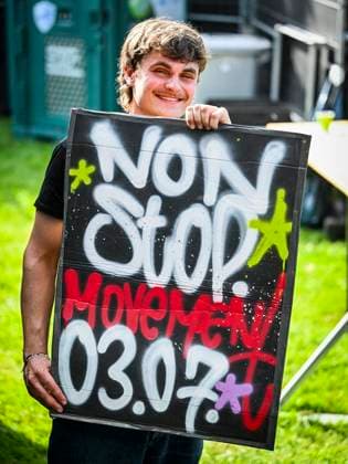 Das Pfingst Open Air Essen-Werden geht in die 41. Runde. Bei sommerlichem Wetter feierten 10000 Menschen das Musikfestival. Das Festival ist umsonst und draußen. Drei Bühnen auf dem Gelände im Löwental wurden bespielt. ** NUR FÜR REDAKTIONELLE ZWECKE ** EDITORIAL USE ONLY **<p>am Samstag, dem 23 05 2026. Das Pfingst Open Air Essen-Werden geht in die 41. Runde. Bei sommerlichem Wetter feierten 10000 Menschen das Musikfestival. Das Festival ist umsonst und draußen. Drei Bühnen auf dem Gelände im Löwental wurden bespielt. Deutschland NRW Essen Copyright: KerstinxKokoska *** The Pfingst Open Air Essen Werden enters its 41st round In summery weather, 10,000 people celebrated the music festival The festival is free and outdoors Three Copyright: KerstinxKokoska doc85z5jrgvchhev7cfebg ,EDITORIAL USE ONLY