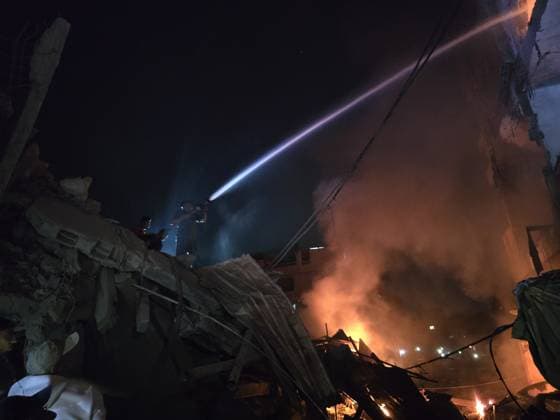 Israeli army continues attacking Gaza despite ceasefire DEIR AL-BALAH, GAZA, PALESTINE - MAY 23: Thick smoke and flames rise from a multi-story apartment building following an Israeli air strike in the city of Deir al-Balah, located in the central Gaza Strip, Palestine on May 23, 2026. Stringer Anadolu Deir al-Balah Gaza. Editorial use only. Please get in touch for any other usage.  Copyright: x2026xAnadoluxStringerx