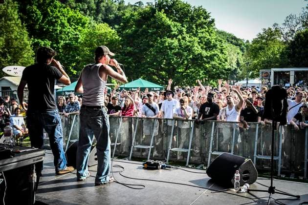 Das Pfingst Open Air Essen-Werden geht in die 41. Runde. Bei sommerlichem Wetter feierten 10000 Menschen das Musikfestival. Das Festival ist umsonst und draußen. Drei Bühnen auf dem Gelände im Löwental wurden bespielt. ** NUR FÜR REDAKTIONELLE ZWECKE ** EDITORIAL USE ONLY **<p>am Samstag, dem 23 05 2026. Das Pfingst Open Air Essen-Werden geht in die 41. Runde. Bei sommerlichem Wetter feierten 10000 Menschen das Musikfestival. Das Festival ist umsonst und draußen. Drei Bühnen auf dem Gelände im Löwental wurden bespielt. Deutschland NRW Essen Copyright: KerstinxKokoska *** The Pfingst Open Air Essen Werden enters its 41st round In summery weather, 10,000 people celebrated the music festival The festival is free and outdoors Three Copyright: KerstinxKokoska doc85z5ln927x01d6vbnqml ,EDITORIAL USE ONLY