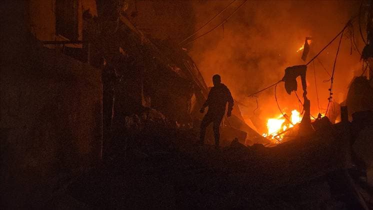 Israeli army continues attacking Gaza despite ceasefire DEIR AL-BALAH, GAZA, PALESTINE - MAY 23: Thick smoke and flames rise from a multi-story apartment building following an Israeli air strike in the city of Deir al-Balah, located in the central Gaza Strip, Palestine on May 23, 2026. Stringer Anadolu Deir al-Balah Gaza. Editorial use only. Please get in touch for any other usage.  Copyright: x2026xAnadoluxStringerx
