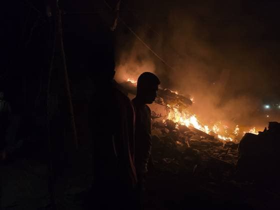 Israeli army continues attacking Gaza despite ceasefire DEIR AL-BALAH, GAZA, PALESTINE - MAY 23: Thick smoke and flames rise from a multi-story apartment building following an Israeli air strike in the city of Deir al-Balah, located in the central Gaza Strip, Palestine on May 23, 2026. Stringer Anadolu Deir al-Balah Gaza. Editorial use only. Please get in touch for any other usage.  Copyright: x2026xAnadoluxStringerx