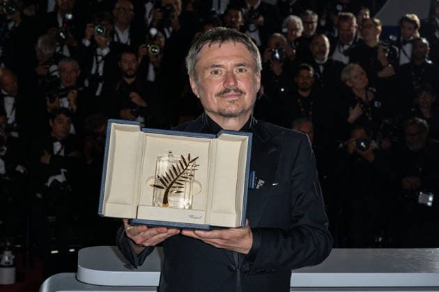 Cannes winners photocall NG Cristian Mungiu poses with the Palme d’Or for Fjord during the Palme D Or winners photocall at Palais des Festivals in Cannes, France on May 23 2026 as part of the 79th Cannes Film Festival. Photo by Nicolas Genin ABACAPRESS.COM Cannes France  Copyright: xGeninxNicolas ABACAx