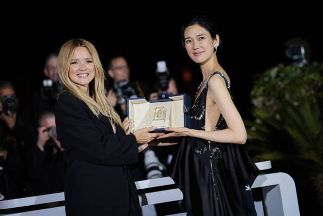 79ème Festival International du Film de Cannes Photocall des Palmes 79th International Cannes Film Festival Photocall with winners 456721 2026 05 23 Cannes France Efira, Virginie Okamoto, Tao  Copyright: xLionelxGuericolas MPPx STAR_456721_074