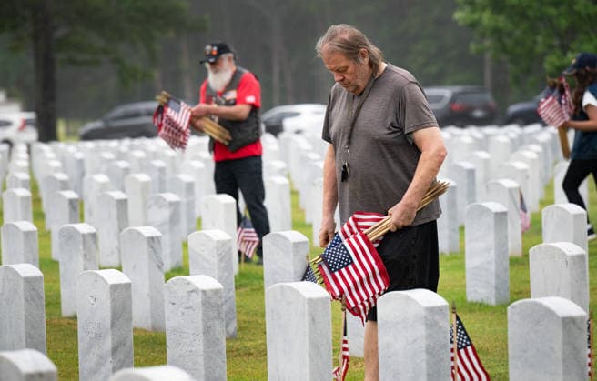 May 23, 2026, Canton, Georgia, USA: Bob Hathaway from Kennesaw joins scores of volunteers to place U.S. flags on veteransÃ¢â‚¬â ¢ graves during Memorial Day celebration at the Georgia National Cemetery. Canton USA - ZUMAn03_ 20260523_zaf_n03_011 Copyright: xRobinxRaynex