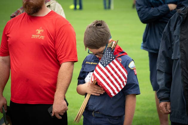 May 23, 2026, Canton, Georgia, USA: Volunteers place U.S. flags on veteransÃ¢â‚¬â ¢ graves during Memorial Day celebration at the Georgia National Cemetery. Canton USA - ZUMAn03_ 20260523_zaf_n03_010 Copyright: xRobinxRaynex