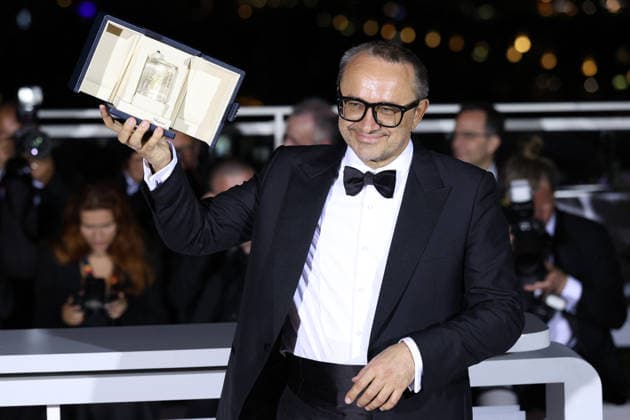 Cannes - Award Winners Photocall JD Russian director and screenwriter Andrey Zvyagintsev poses with the trophy during a photocall after winning the Grand Prix Award for the film Minotaure (Minotaur) during the photocall of the 79th edition of the Cannes Film Festival in Cannes, France on May 23, 2026. Photo by Jerome Domine ABACAPRESS.COM Cannes France  Copyright: xDominexJerome ABACAx