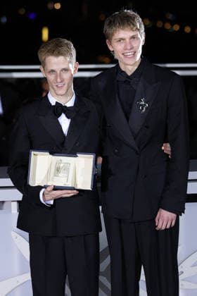 Cannes - Award Winners Photocall JD Belgian actor Emmanuel Macchia (L) and French actor Valentin Campagne pose with the trophy during a photocall after winning ex-aequo the Best Actor Prize for the film Coward during the photocall of the 79th edition of the Cannes Film Festival in Cannes, France on May 23, 2026. Photo by Jerome Domine ABACAPRESS.COM Cannes France  Copyright: xDominexJerome ABACAx