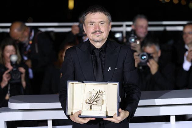 Cannes - Award Winners Photocall JD Romanian director, screenwriter and producer Cristian Mungiu celebrate after winning the Palme d Or for the film Fjord during the photocall of the 79th edition of the Cannes Film Festival in Cannes, France on May 23, 2026. Photo by Jerome Domine ABACAPRESS.COM Cannes France  Copyright: xDominexJerome ABACAx