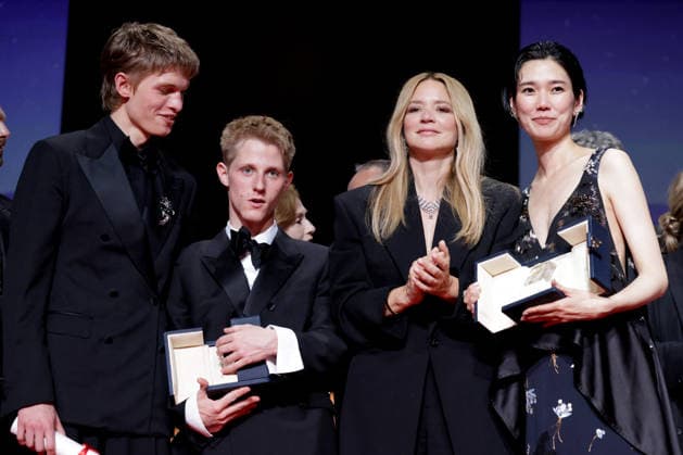 Emmanuel Macchia, Valentin Campagne, Tao Okamoto, Virginie Efira Cérémonie de clôture du 79ème Festival International du Film de Cannes, le 23 mai 2026 Borde Jacovides Moreau Bestimage Closing ceremony of the 79th Cannes International Film Festival Opening ceremony on May 23, 2026 Cannes France  Copyright: xOLIVIERxBORDEx xBESTIMAGExOLIVIERxBORDEx xBESTIMAGEx