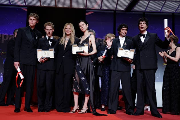 Emmanuel Macchia, Valentin Campagne, Tao Okamoto, Virginie Efira, Park Chan wook, Javier Ambrossi , Javier Calvo Cérémonie de clôture du 79ème Festival International du Film de Cannes, le 23 mai 2026 Borde Jacovides Moreau Bestimage Closing ceremony of the 79th Cannes International Film Festival Opening ceremony on May 23, 2026 Cannes France  Copyright: xOLIVIERxBORDEx xBESTIMAGExOLIVIERxBORDEx xBESTIMAGEx