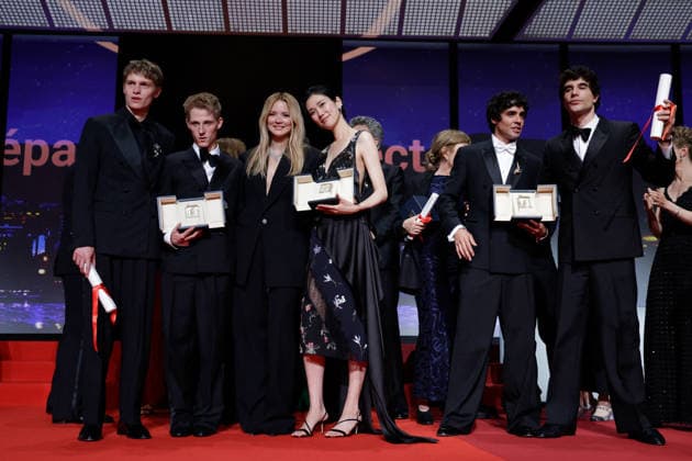 Emmanuel Macchia, Valentin Campagne, Tao Okamoto, Virginie Efira, Park Chan wook, Javier Ambrossi , Javier Calvo Cérémonie de clôture du 79ème Festival International du Film de Cannes, le 23 mai 2026 Borde Jacovides Moreau Bestimage Closing ceremony of the 79th Cannes International Film Festival Opening ceremony on May 23, 2026 Cannes France  Copyright: xOLIVIERxBORDEx xBESTIMAGExOLIVIERxBORDEx xBESTIMAGEx