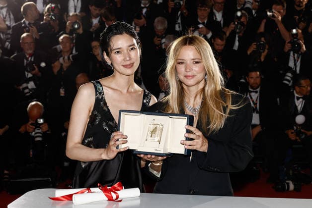 Tao Okamoto, Virginie Efira Prix dinterprétation féminine pour le film Soudain Photocall of the winners of the 79th Cannes International Film Festival On may 23th 2026 Jacovides Moreau Bestimage Photocall of the winners of the 79th Cannes International Film Festival On may 23th 2026 Cannes France  Copyright: xJACOVIDES-MOREAUx xBESTIMAGExJACOVIDES-MOREAUx xBESTIMAGEx