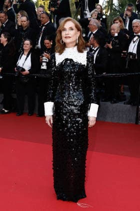 Isabelle Huppert Montée des marches pour la cérémonie de clôture du 79ème Festival International du Film de Cannes, le 23 mai 2026 Jacovides Moreau Bestimage Red carpet for the closing ceremony of the 79th Cannes International Film Festival Opening ceremony on May 23, 2026 Cannes France  Copyright: xJACOVIDES-MOREAUx xBESTIMAGExJACOVIDES-MOREAUx xBESTIMAGEx