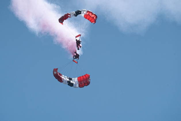 Air show during Memorial Day celebrations and the 250th anniversary of the United States MIAMI BEACH, FLORIDA, UNITED STATES - MAY 23: A parachute teams descends during the 2026 air show, held as part of Memorial Day weekend and the 250th anniversary celebrations of the United States in Miami Beach, Florida, on May 23, 2026. Jesus Olarte Anadolu Florida United States. Editorial use only. Please get in touch for any other usage.  Copyright: x2026xAnadoluxJesusxOlartex