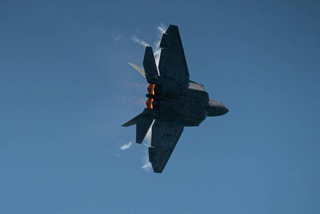 Air show during Memorial Day celebrations and the 250th anniversary of the United States MIAMI BEACH, FLORIDA, UNITED STATES - MAY 23: The F-22 Raptor military aircraft performs maneuvers during the 2026 Air Show, held as part of the Memorial Day Weekend celebrations and the 250th anniversary of the United States in Miami Beach, Florida, on May 23, 2026. Jesus Olarte Anadolu Florida United States. Editorial use only. Please get in touch for any other usage.  Copyright: x2026xAnadoluxJesusxOlartex