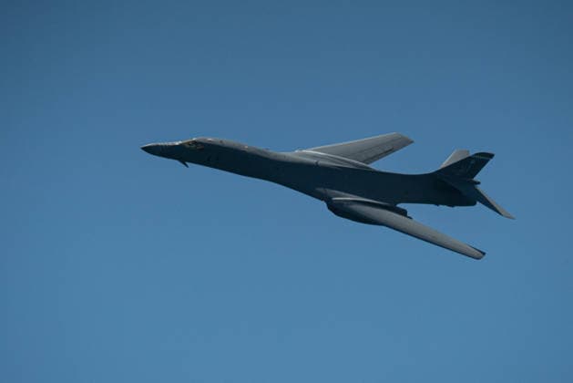Air show during Memorial Day celebrations and the 250th anniversary of the United States MIAMI BEACH, FLORIDA, UNITED STATES - MAY 23: One B-1 Lancer Bomber flies over the beaches during the 2026 Air Show, held as part of the Memorial Day Weekend celebrations and the 250th anniversary of the United States in Miami Beach, Florida, on May 23, 2026. Jesus Olarte Anadolu Florida United States. Editorial use only. Please get in touch for any other usage.  Copyright: x2026xAnadoluxJesusxOlartex