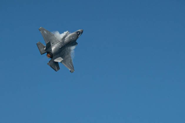 Air show during Memorial Day celebrations and the 250th anniversary of the United States MIAMI BEACH, FLORIDA, UNITED STATES - MAY 23: An F-35 military aircraft performs flight maneuvers during the 2026 Air Show, held as part of the Memorial Day Weekend celebrations and the 250th anniversary of the United States in Miami Beach, Florida, on May 23, 2026. Jesus Olarte Anadolu Florida United States. Editorial use only. Please get in touch for any other usage.  Copyright: x2026xAnadoluxJesusxOlartex