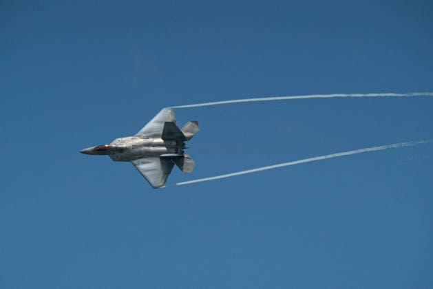 Air show during Memorial Day celebrations and the 250th anniversary of the United States MIAMI BEACH, FLORIDA, UNITED STATES - MAY 23: The F-22 Raptor military aircraft performs maneuvers during the 2026 Air Show, held as part of the Memorial Day Weekend celebrations and the 250th anniversary of the United States in Miami Beach, Florida, on May 23, 2026. Jesus Olarte Anadolu Florida United States. Editorial use only. Please get in touch for any other usage.  Copyright: x2026xAnadoluxJesusxOlartex