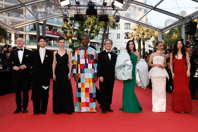 Paul Laverty, Diego Céspedes, Laura Wandel, Isaach de Bankolé, Park Chan wook, Demi Moore, Ruth Negga, Chloé Zhao Montée des marches pour la cérémonie de clôture du 79ème Festival International du Film de Cannes, le 23 mai 2026 Jacovides Moreau Bestimage Red carpet for the closing ceremony of the 79th Cannes International Film Festival Opening ceremony on May 23, 2026 Cannes France  Copyright: xJACOVIDES-MOREAUx xBESTIMAGExJACOVIDES-MOREAUx xBESTIMAGEx