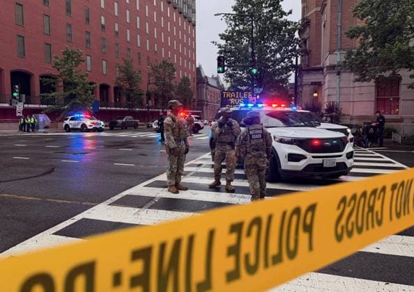 At least 2 people shot near White House WASHINGTON, DC, UNITED STATES - MAY 23: Multiple police vehicles and armed security personnel are deployed near the White House after gunfire erupted in Washington, DC, United States on May 23, 2026. At least two people, including the suspect, were shot near the White House after gunfire erupted Saturday, officials said, according to media reports. Fatih Aktas Anadolu Washington, DC, United States. Editorial use only. Please get in touch for any other usage.  Copyright: x2026xAnadoluxFatihxAktasx
