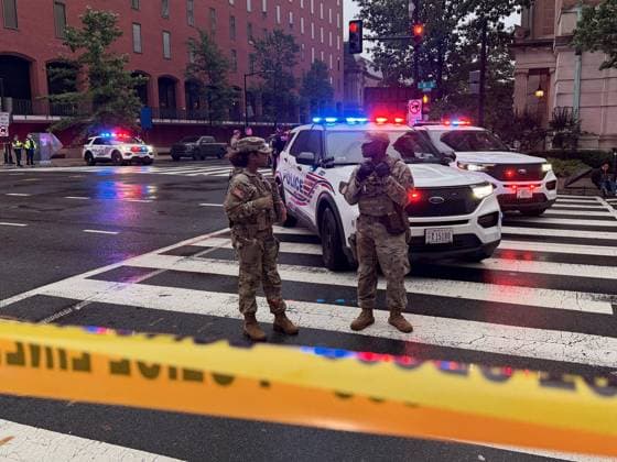 At least 2 people shot near White House WASHINGTON, DC, UNITED STATES - MAY 23: Multiple police vehicles and armed security personnel are deployed near the White House after gunfire erupted in Washington, DC, United States on May 23, 2026. At least two people, including the suspect, were shot near the White House after gunfire erupted Saturday, officials said, according to media reports. Fatih Aktas Anadolu Washington, DC, United States. Editorial use only. Please get in touch for any other usage.  Copyright: x2026xAnadoluxFatihxAktasx