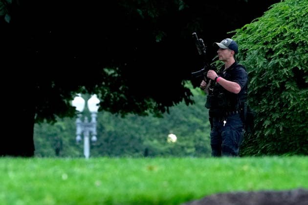 US Secret Service officers respond following reports of alleged gun fire near the White House in Washington, DC, US, on Saturday, May 23, 2026. A man was shot by US Secret Service agents near the White House on Saturday after he opened fire with a handgun, according to a person familiar with the matter. Copyright: xAaronxSchwartzx xPoolxviaxCNPx MediaPunchx