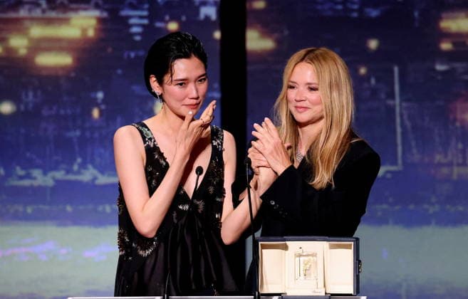 Tao Okamoto, Virginie Efira Prix dinterprétation Féminine Photocall of the winners of the 79th Cannes International Film Festival On may 23th 2026 Jacovides Moreau Bestimage Photocall of the winners of the 79th Cannes International Film Festival On may 23th 2026 Cannes France  Copyright: xJACOVIDES-MOREAUx xBESTIMAGExJACOVIDES-MOREAUx xBESTIMAGEx