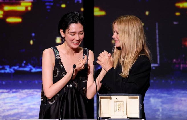 Tao Okamoto, Virginie Efira Prix dinterprétation Féminine Photocall of the winners of the 79th Cannes International Film Festival On may 23th 2026 Jacovides Moreau Bestimage Photocall of the winners of the 79th Cannes International Film Festival On may 23th 2026 Cannes France  Copyright: xJACOVIDES-MOREAUx xBESTIMAGExJACOVIDES-MOREAUx xBESTIMAGEx